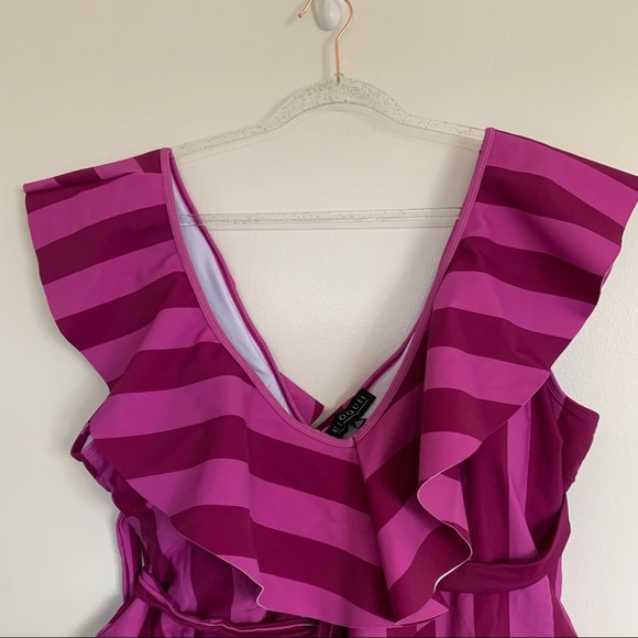 New Eloquii ruffle shoulder one piece belted swimsuit in Swimmer stripe Size 26 - Picture 5 of 6